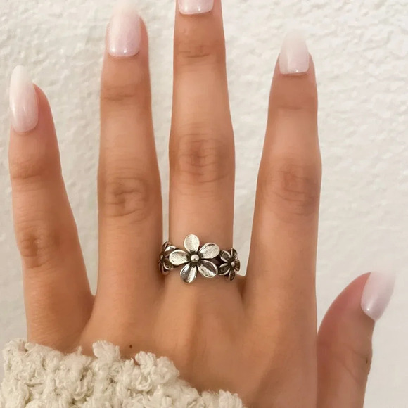 925 Sterling Silver Vintage Flower Ring Dainty Minimalist Ring - Picture 3 of 11